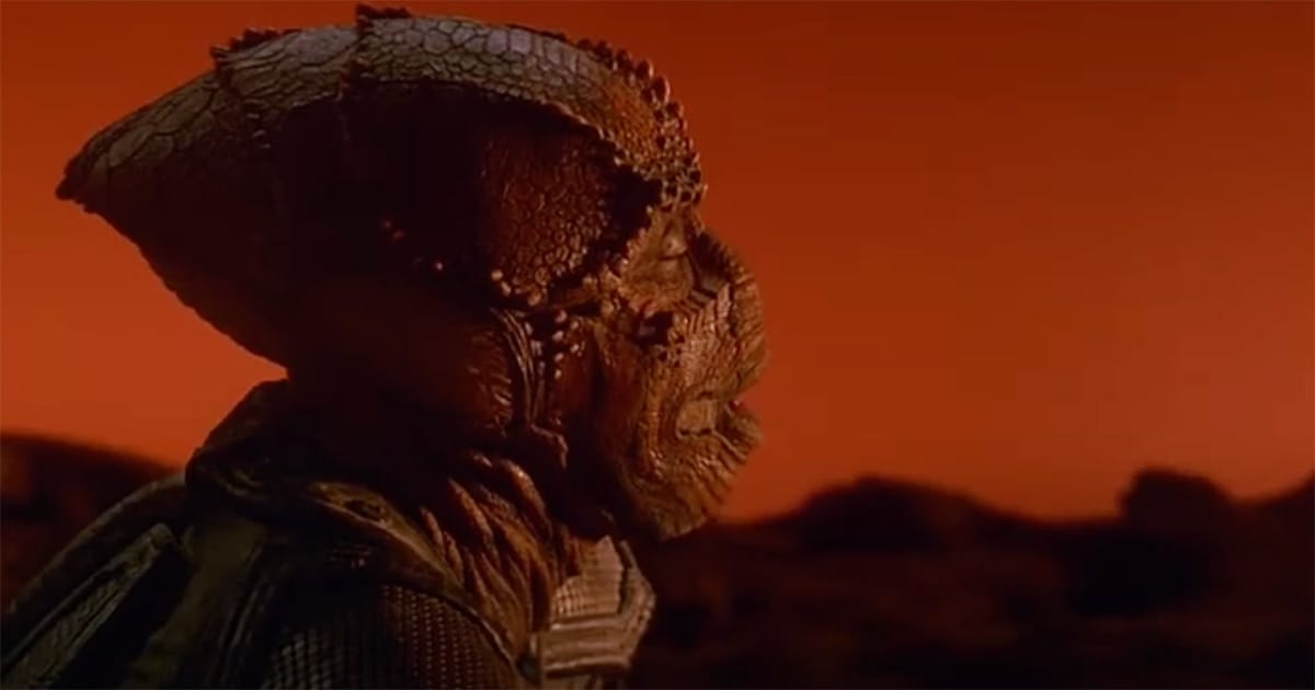 Jeriba Shigan performing a ritual for Davidge on Fyrine IV, revealing how the Dracs share truth through song and tradition in Enemy Mine (1985)