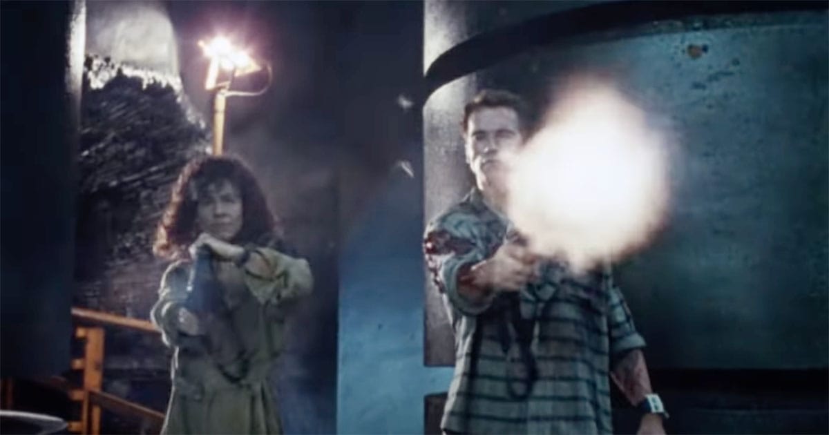 Total Recall 1990 scene Arnold Schwarzenegger and Rachel Ticotin as Quaid and Melina fighting Cohaagen’s forces on Mars.