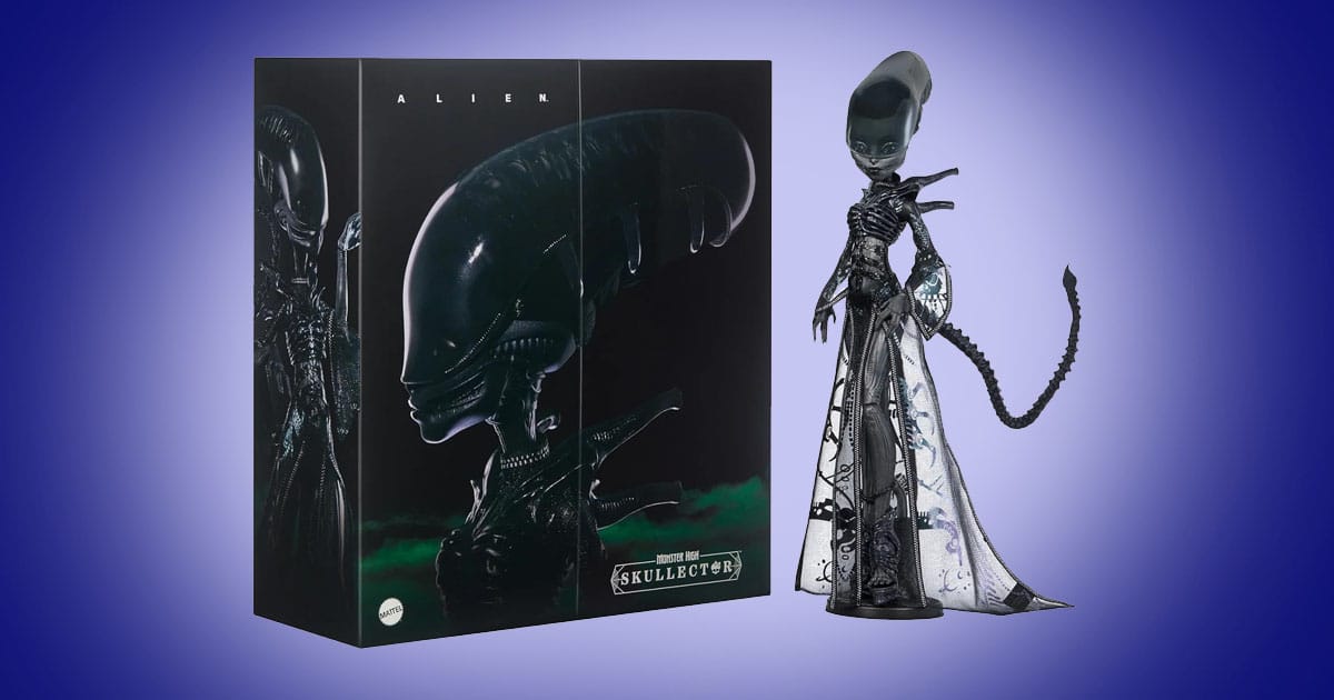Monster High Skullector Alien doll with elongated head tail and premium display box inspired by the Alien film.