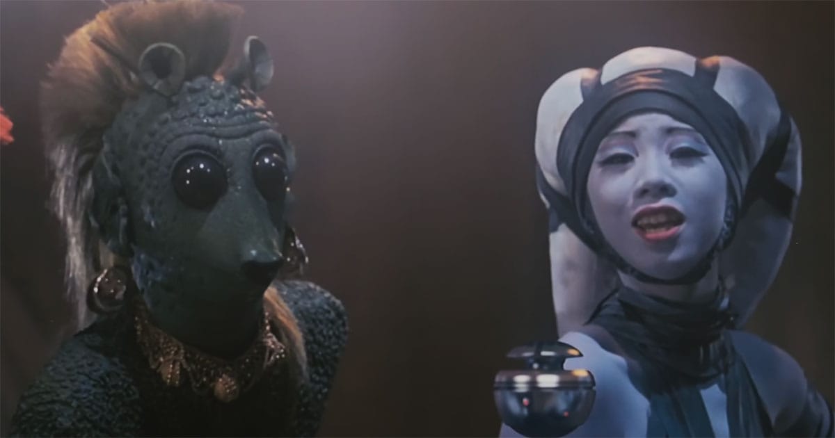 Alien performers including a Twi’lek in a stage setting, illustrating how exotic design shaped portrayal in Star Wars.