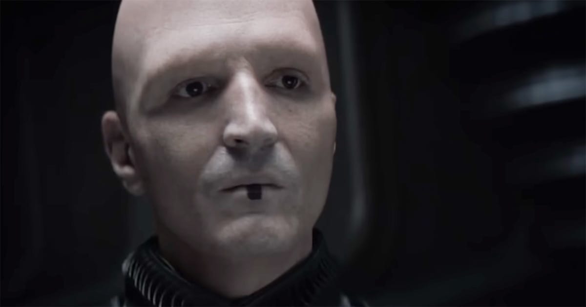 Piter de Vries with sapho stain in Dune 2021.