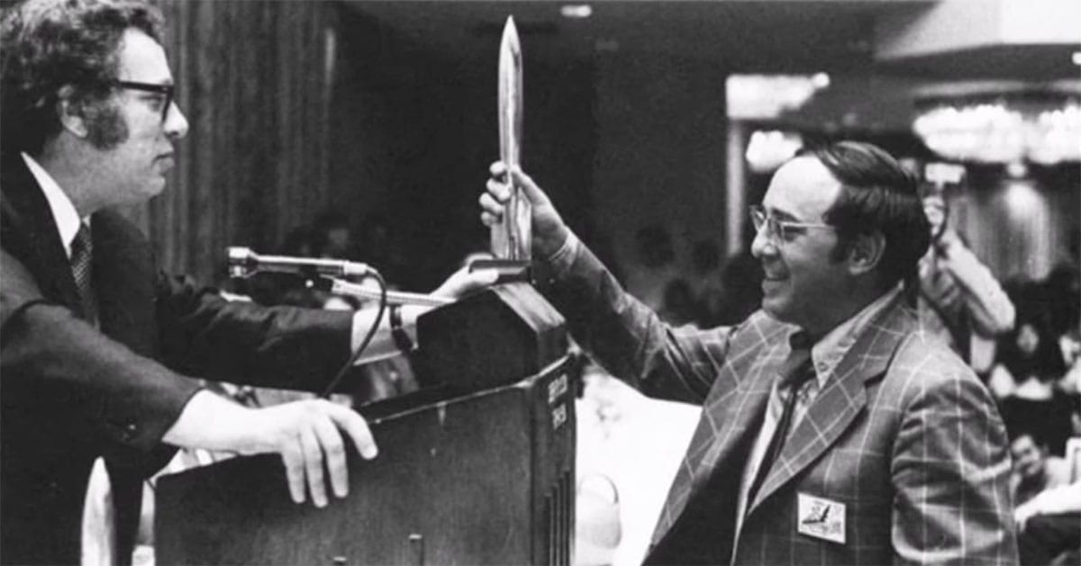 Isaac Asimov handing a Hugo Award to Ed Ferman at the 29th World Science Fiction Convention Noreascon I in 1971